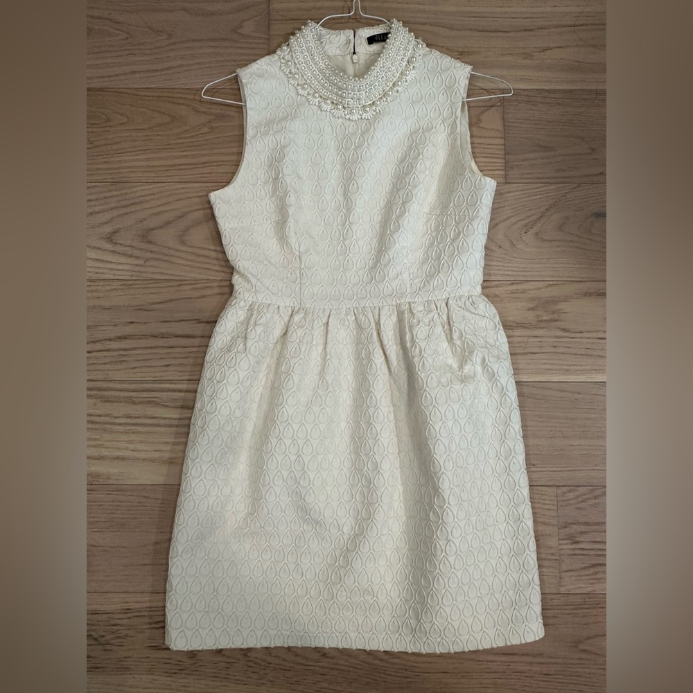 Elegant Vintage off white Sleeveless Dress